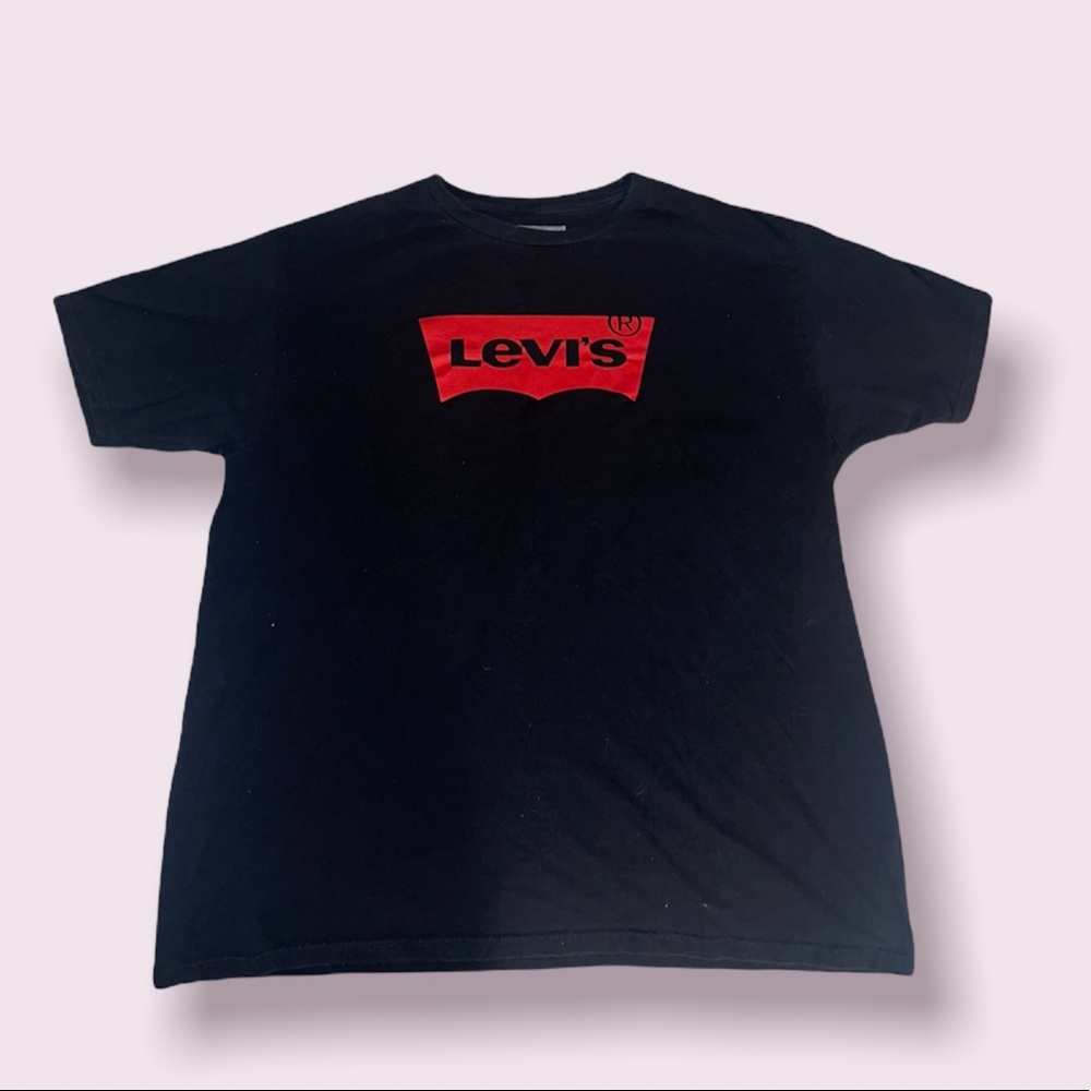 Vintage Levi’s classic t-shirt. Women’s XL but can be unisex (L in men’s).